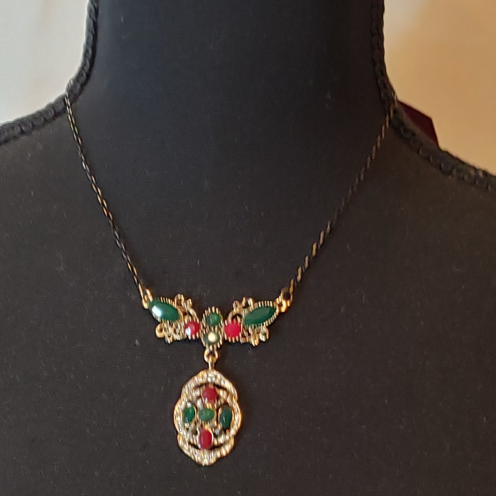 Nwt Betsey Johnson Gold Toned Green And Red W/ Clear Rhinestone Choker Necklace